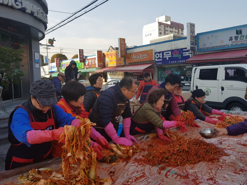 연무시장 김치나눔